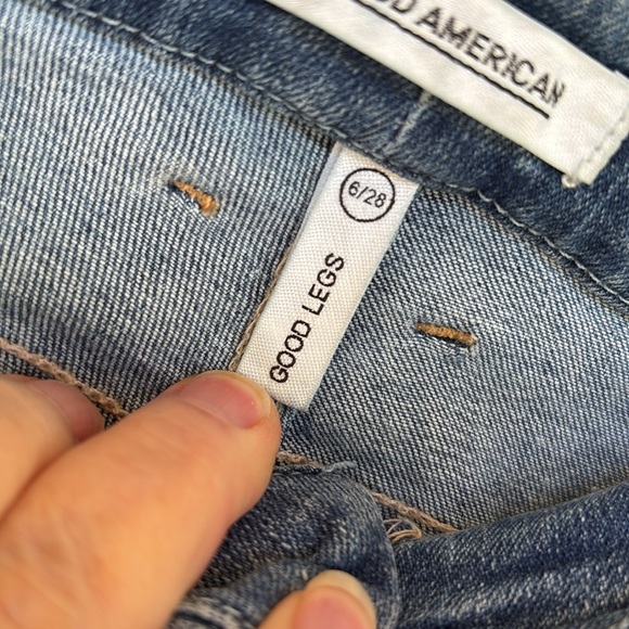 Good American Medium Wash Distressed Raw Hem Skinny Jeans - Picture 4 of 7